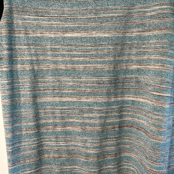 Lularoe Classic Tee - Picture 3 of 7